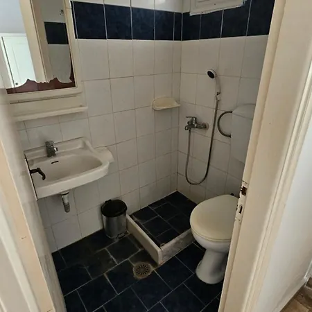 Small Only Daire Perissa (Santorini)